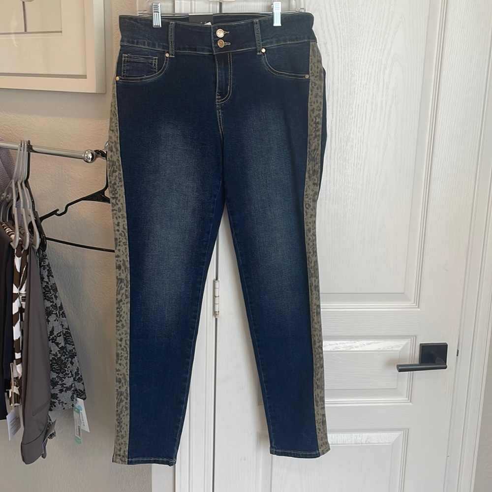 NWT dark wash jean with leopard side stripe